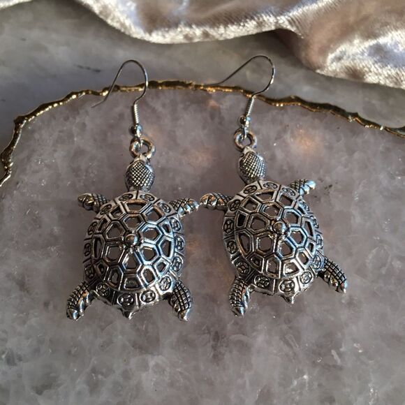 ADORABLE SILVER Plated Turtle Earrings! - Picture 14 of 16